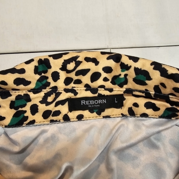 Reborn size Large mid length flowy leapord print, button front dress - Picture 12 of 14